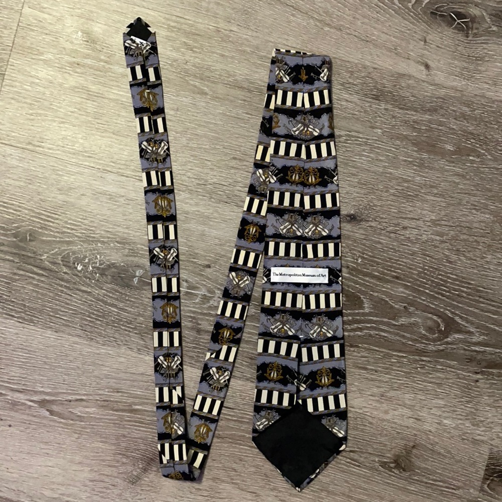 Metropolitan museum of art tie
